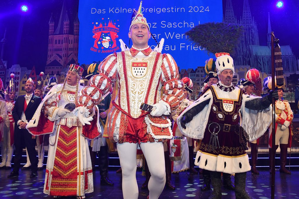 Prinz Sascha I., Bauer Werner und Jungfrau Frieda begeisterten das Publikum bei ihrem ersten Auftritt bei den Blauen Funken
