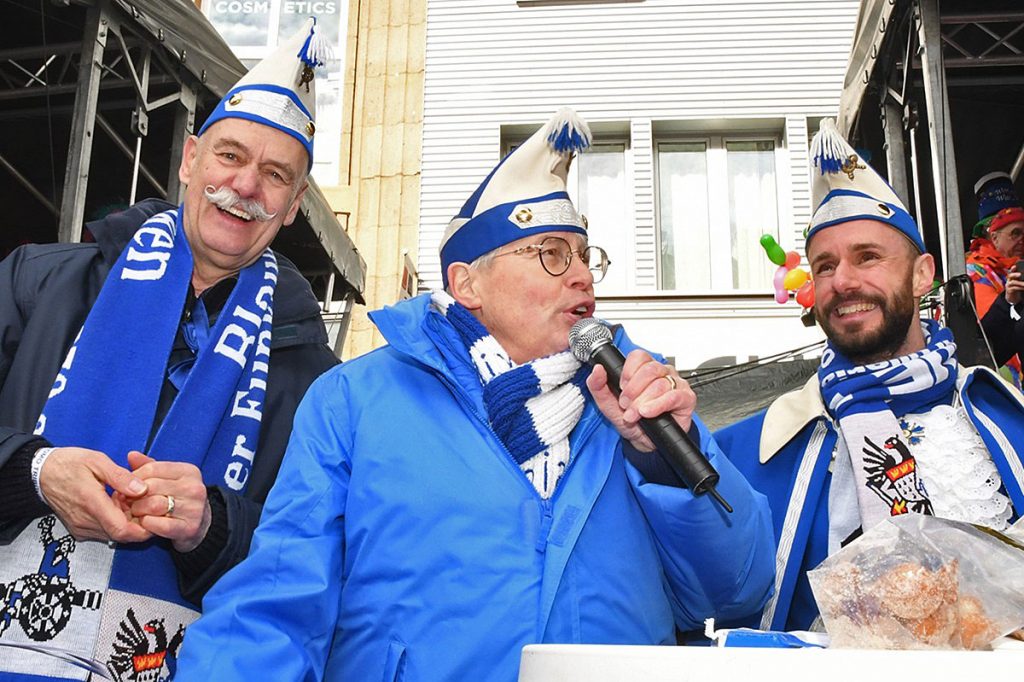 Ein neues, charmantes und belesenes Team für unsere Rosenmontagstribüne: Hans Fey (m.) und Tim Krüger (r.)